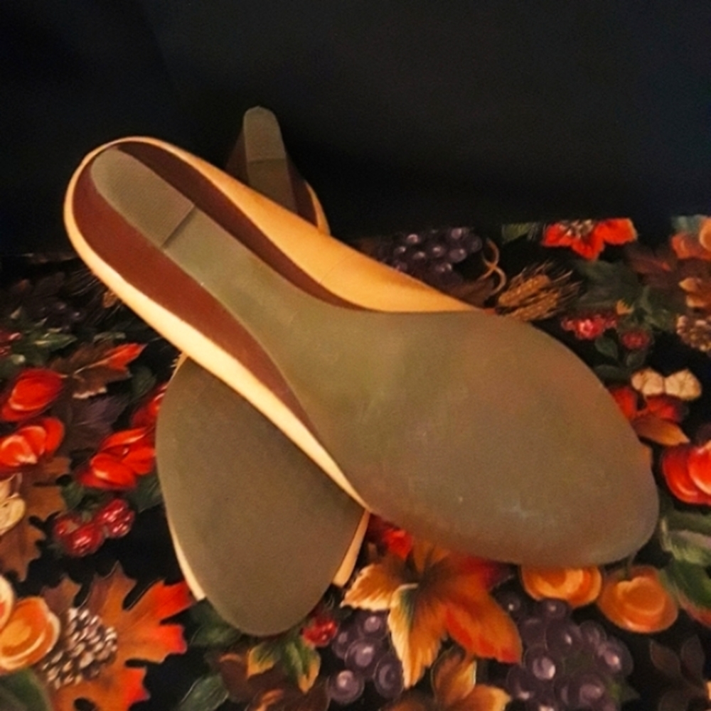 Liz Claiborne Tan Wedges - Picture 8 of 10